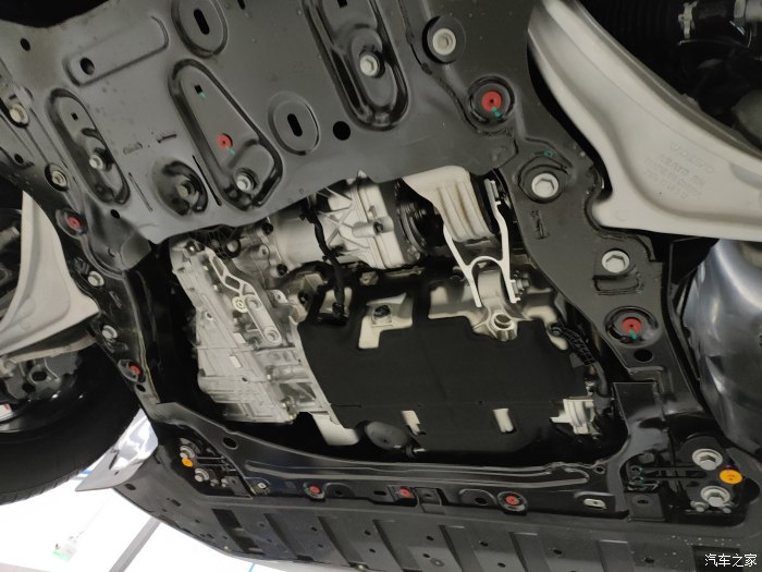 沃尔沃22款XC60发动机下护板更换全攻略 守护爱车“心脏”的坚实铠甲